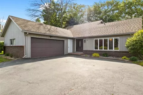 76 Everwild Ln, Greece, NY 14616