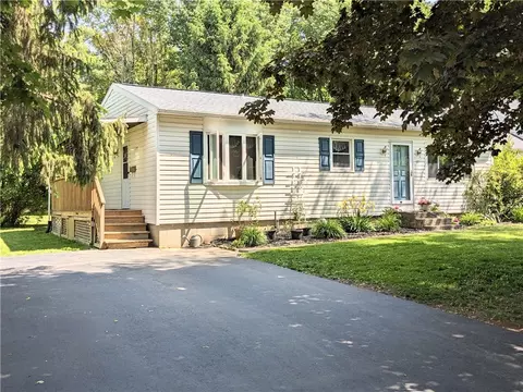 69 East Pkwy, Victor, NY 14564