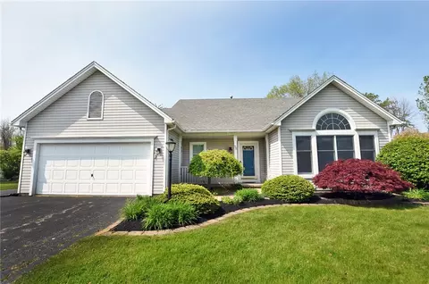 98 Bronze Leaf Trl, Greece, NY 14612