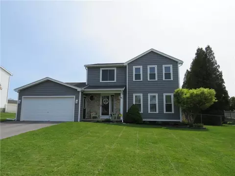 36 Fraser Dr, Parma, NY 14468