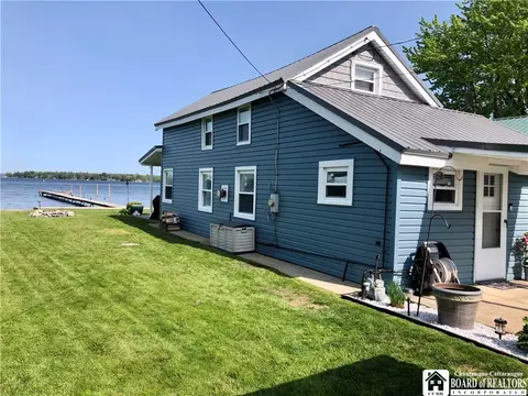 2452 Lakeside Dr, Busti, NY 14710