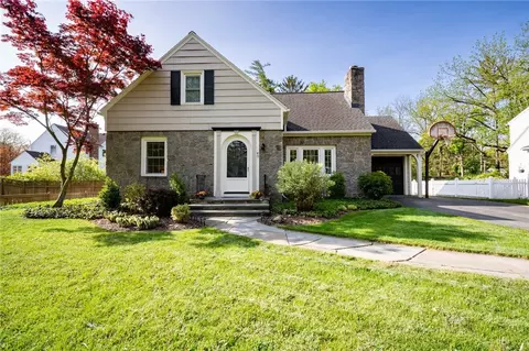 45 Stonybrook Dr, Rochester, NY 14618