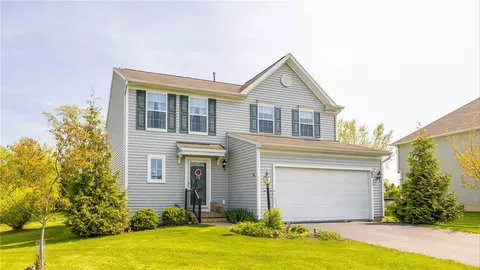 62 Kinglet Dr, West Henrietta, NY 14586
