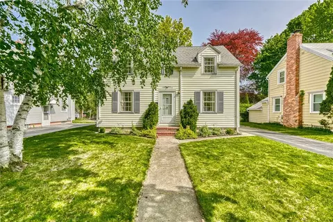160 Coolidge Rd, Irondequoit, NY 14622