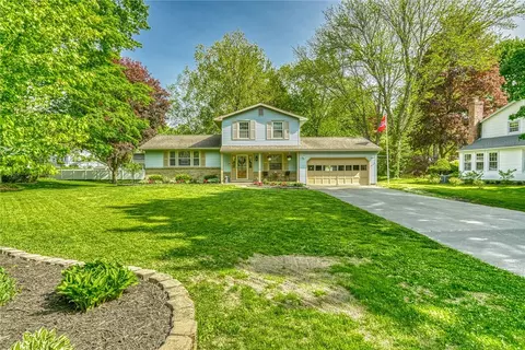 14 Glendower Cir, Pittsford, NY 14534