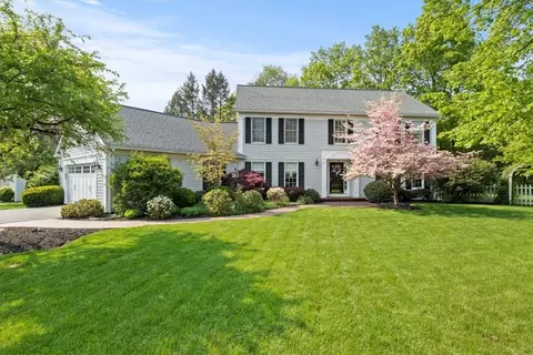 1 Trotters Field Run, Pittsford, NY 14534