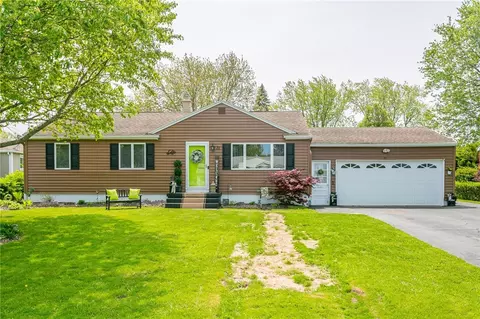31 W Garden Dr, Gates, NY 14606