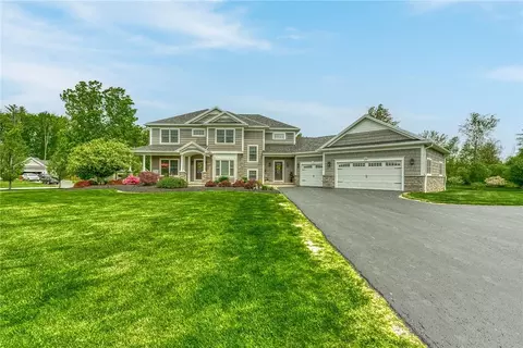 79 Mission Hill Dr, Brockport, NY 14420