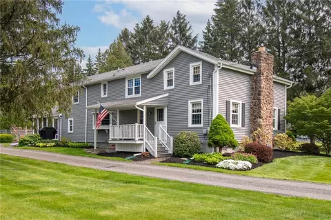 6726 E Townline Rd, Williamson, NY 14589