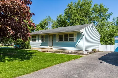 10 Shamrock Dr, Rochester, NY 14623
