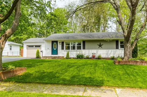 776 Rumson Rd, Greece, NY 14616