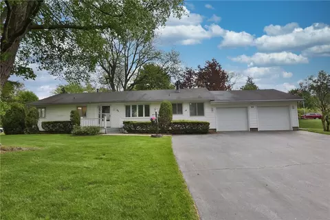 25 Campfire Rd N, Henrietta, NY 14467