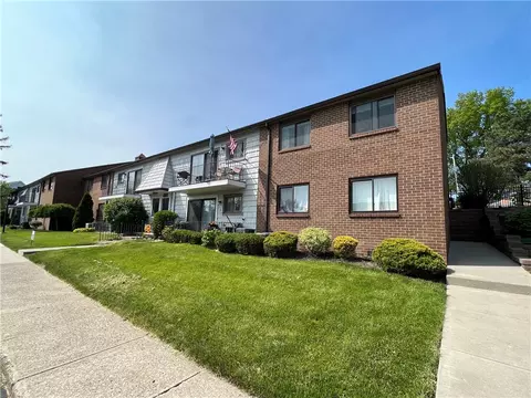 2 High Gate Trl #5, Perinton, NY 14450
