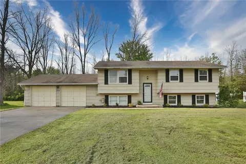 1714 Apple Hollow Ln, Hamlin, NY 14464