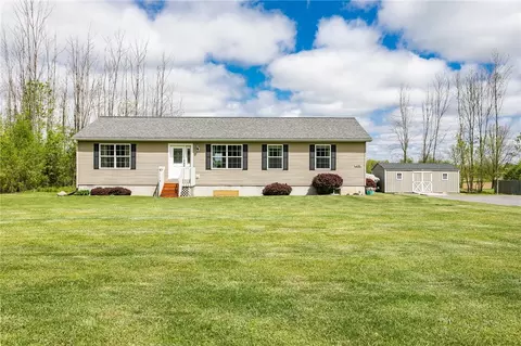 4188 Straw Rd, Canandaigua, NY 14424