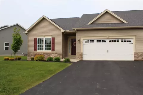 36 Spotts Cir, Riga, NY 14428