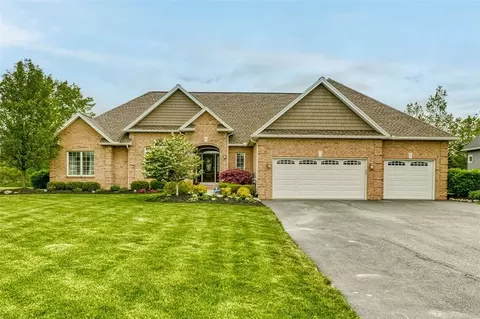 57 E Bellaqua Estates Dr, Chili, NY 14624