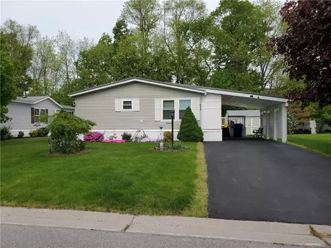 6323 Murphy Dr, Victor, NY 14564