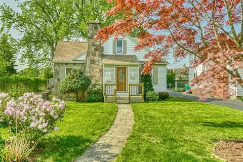 315 Seville Dr, Irondequoit, NY 14617