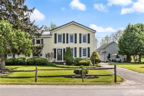 8368 Dunn Rd, Lyons, NY 14489