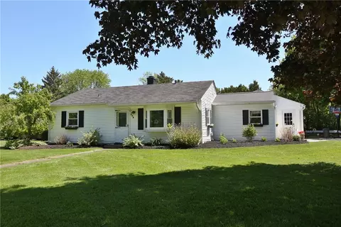 204 Iroquois St, Webster, NY 14580