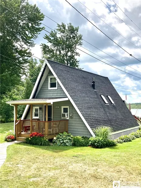 8135 Bear Lake Rd S, Pomfret, NY 14063