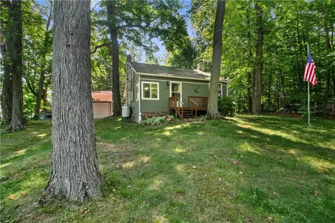 7472 Phelps Ave, Huron, NY 14590
