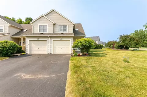 6270 Mallard Pointe, Farmington, NY 14425