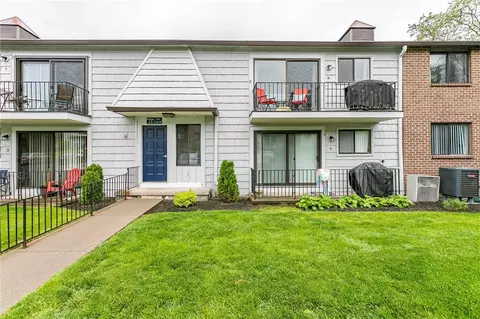 13 High Gate Trl #8, Perinton, NY 14450
