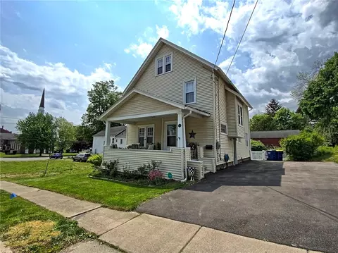 19 Queen St, Lyons, NY 14489