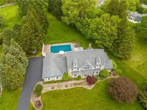 52 Chardonnay Dr, Perinton, NY 14450