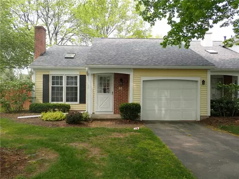 86 Old Pine Ln, Greece, NY 14615