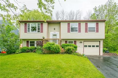 5716 Beanpole Cir, Farmington, NY 14425