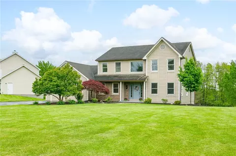 15 Kerry Hl, Perinton, NY 14450