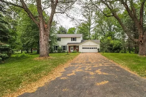 8 Wishing Well Cir, Penfield, NY 14526