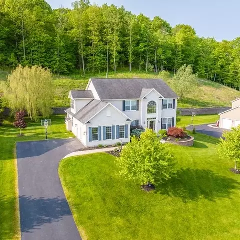 7935 Shire Ln, Victor, NY 14564