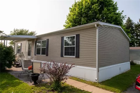 321 Oak Tree Dr, Canandaigua, NY 14424