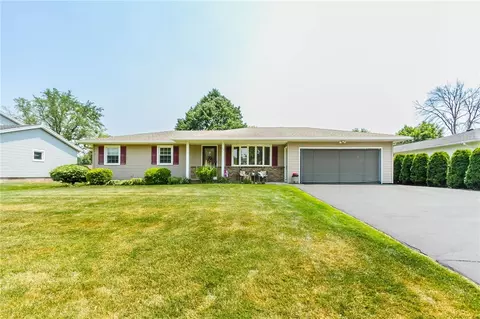 72 Red Rock Cir, Greece, NY 14626