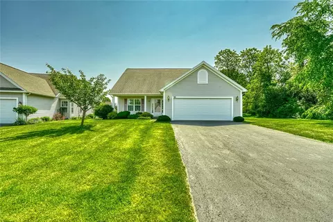 92 Glenn Hvn, Ogden, NY 14559