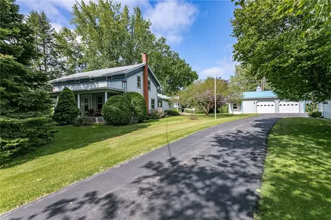 5799 Russell Rd, Williamson, NY 14589