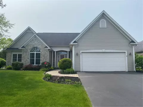 41 Captiva Xing, Perinton, NY 14450