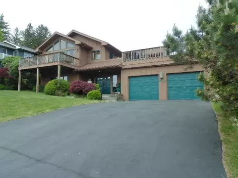 5832 Harbour Dr, South Bristol, NY 14424