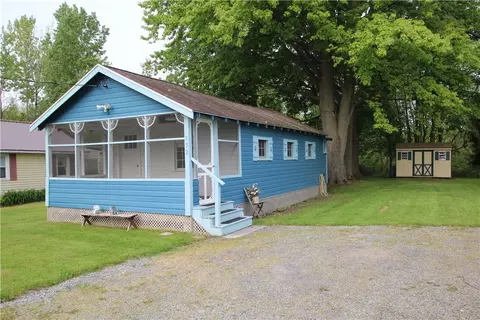 932 Westfield St, Carlton, NY 14571