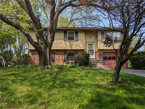 48 Willhurst Dr, Gates, NY 14606