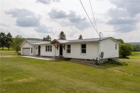 9038 Hartman Rd, West Sparta, NY 14517