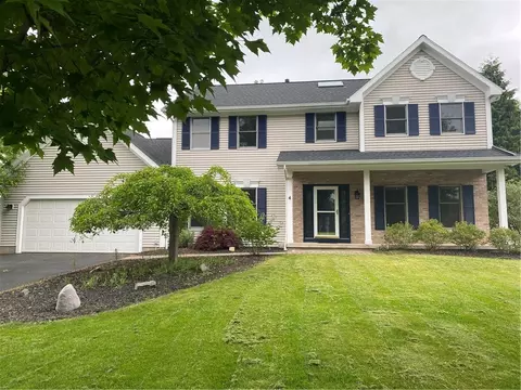 4 Waterbury Ln, Rochester, NY 14625