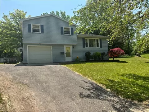 116 Walbert Dr, Gates, NY 14624