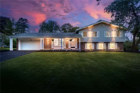 10 Ten Eyke Cir, Pittsford, NY 14534