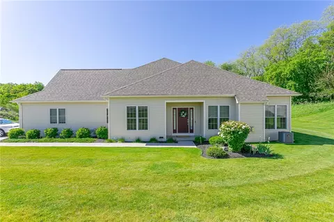 1094 Chapelhill Dr, Victor, NY 14564