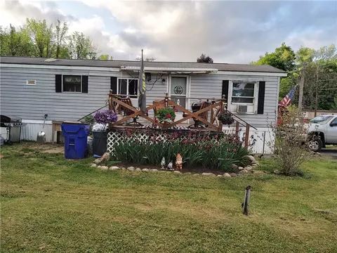 223 Henderson Ln, Brutus, NY 13166